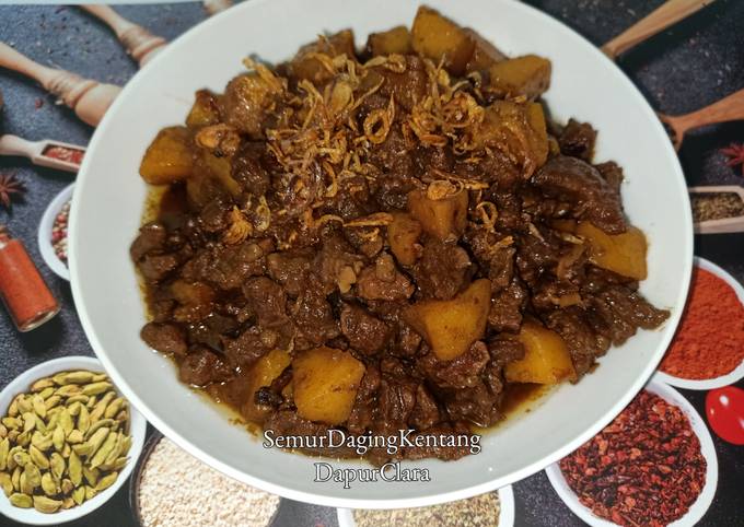 54. Semur daging kentang