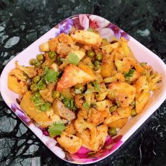 A picture of Mixed Veg Paneer Subzi(no onion, garlic).