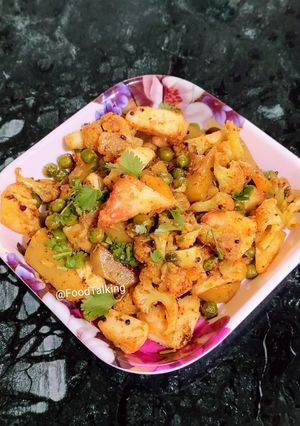 A picture of Mixed Veg Paneer Subzi(no onion, garlic).