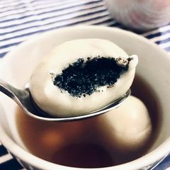 Sesame tangyuan 芝麻湯圓 🍡 A picture of Sesame tangyuan 芝麻湯圓 🍡.