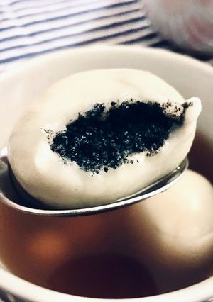 A picture of Sesame tangyuan 芝麻湯圓 🍡.