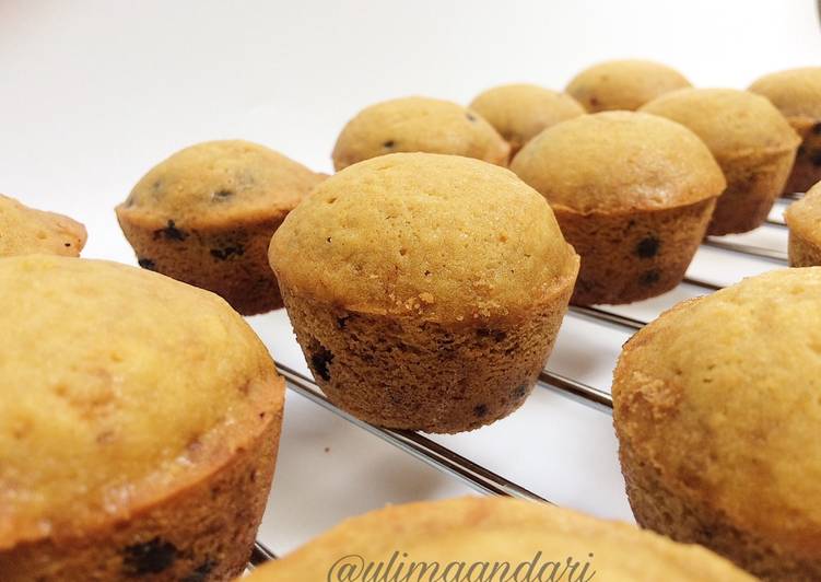 Langkah Mudah untuk Menyiapkan Vanilla muffin with chocochips Anti Gagal