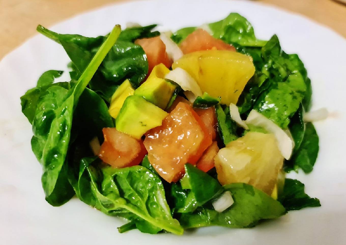 Ensalada tropical de espinacas