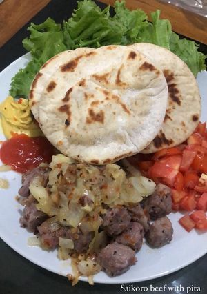 Foto resep Healthy diet food: Saikoro Beef + Pita bread