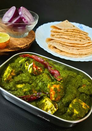 A picture of Palak Paneer or Indiana cottage cheese in Spinach gravy.