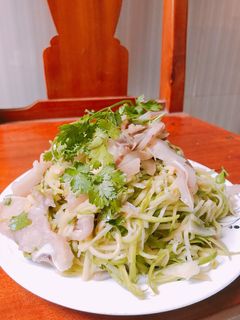 Hình của món Gỏi xoài tai heo.