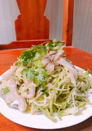 Hình của món Gỏi xoài tai heo.