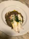 Filetto di orata su pesto di scorza di melanzana cotta sul sale
