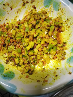 A picture of Apple and carrot pickles.