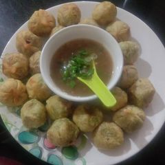 A picture of Hare mutter ki kachori.