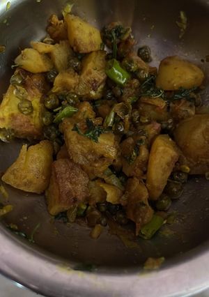 चटपटे आलू मटर (chatpate aloo matar recipe in Hindi) रेसिपी मुख्य फोटो