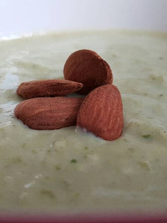 Una foto de Crema vegana de espárragos trigueros