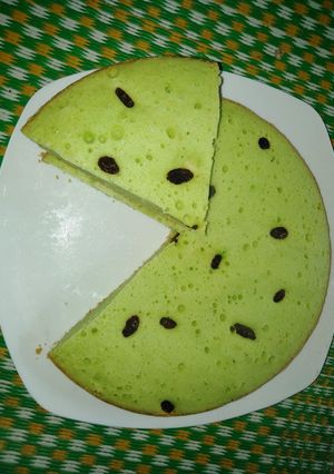 Hình của món Bông lan trà xanh nho khô.