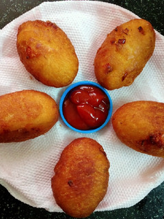 पिझ्झा ब्रेड रोल (pizza bread roll recipe in marathi) रेसिपी चे मुख्य फोटो