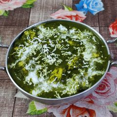 A picture of Palak paneer.