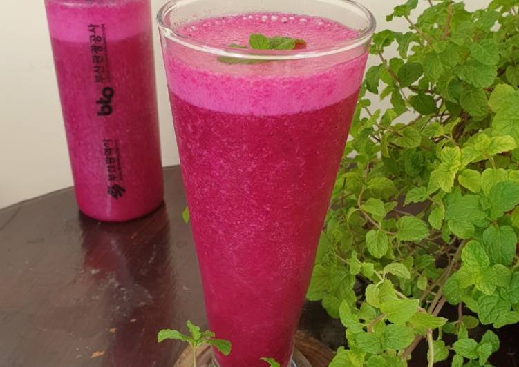 Langkah Mudah untuk Menyiapkan Jus Strawberry Mix Dragon Fruit, Enak Banget