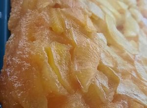 Una foto de Torta invertida de manzanas económica y fácil