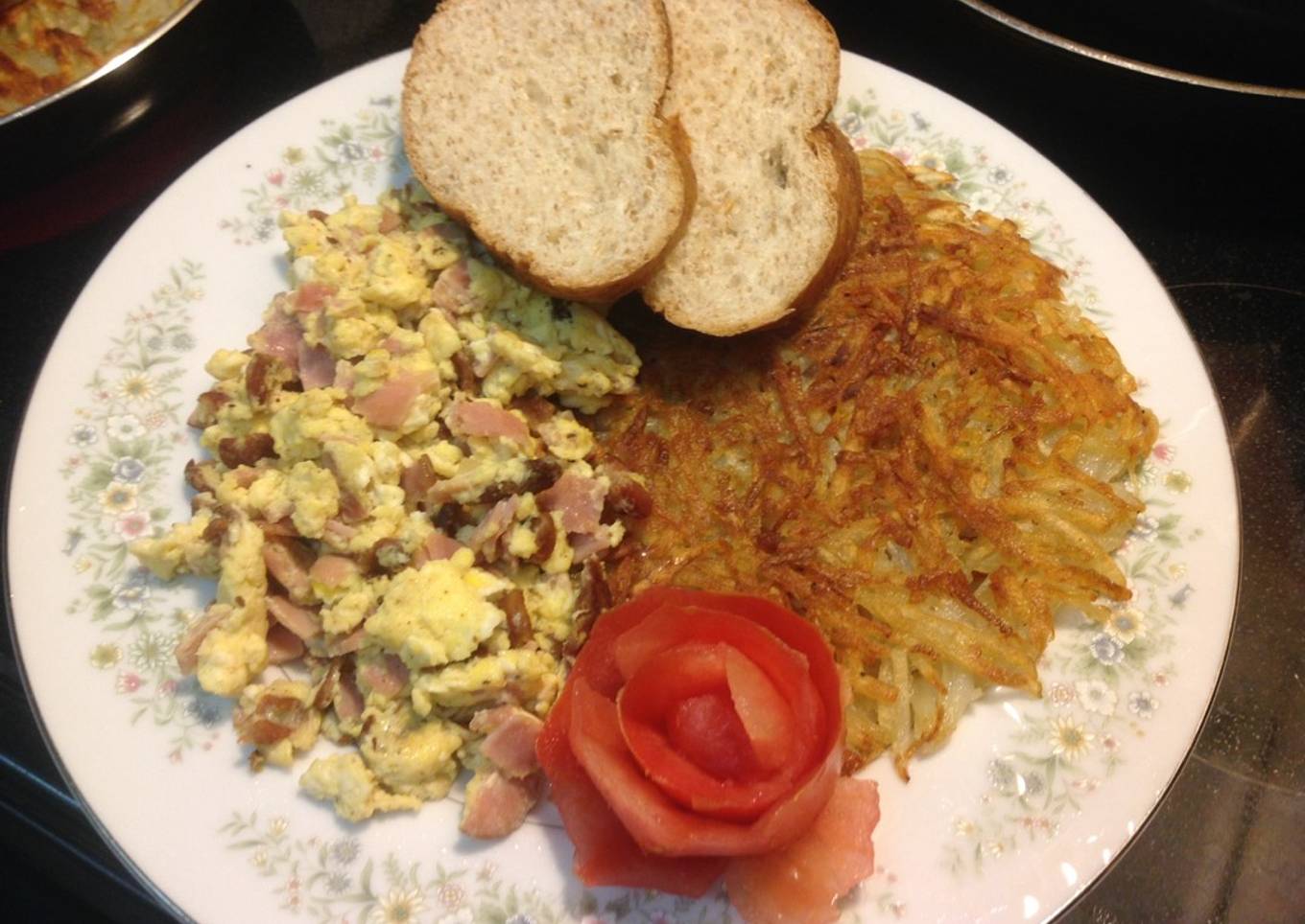 Fried eggs with bacon and ham