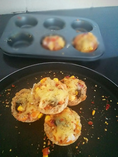 A picture of Bread Piza cups.