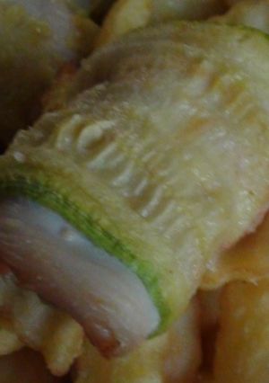 Csibehúsos cukkinitekercs recept fotója