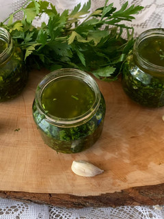A picture of Prezzemolo fresco con aglio e olio.