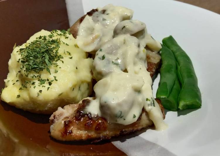 Chicken creamy mushroom &amp; mashed potato
