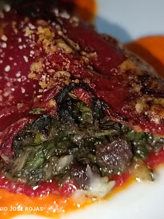 Una foto de Pimiento relleno de acelgas y morcilla