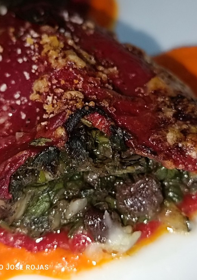 Una foto de Pimiento relleno de acelgas y morcilla