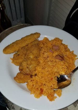 Una foto de Arroz Con Jamonilla Y Maíz Ciego, Chicken Tender