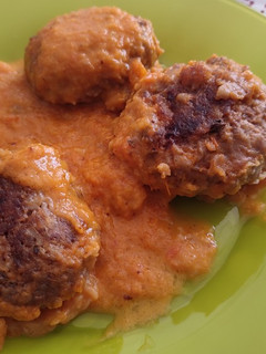 Una foto de Filetes rusos (sin huevo 🚫🥚) en salsa de tomate casera