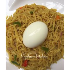 A picture of Indomie jollof.