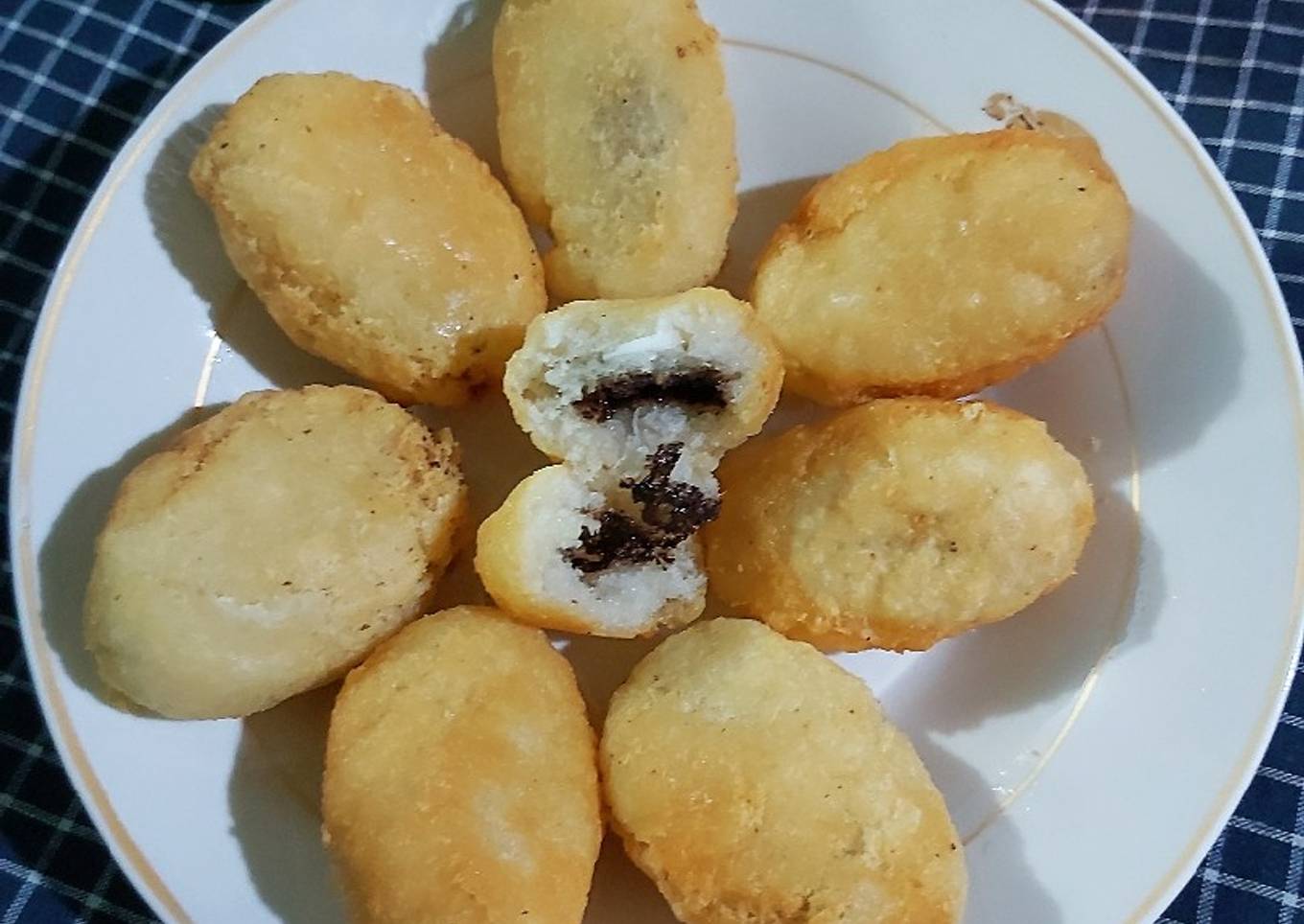 Jemblem Isi Coklat