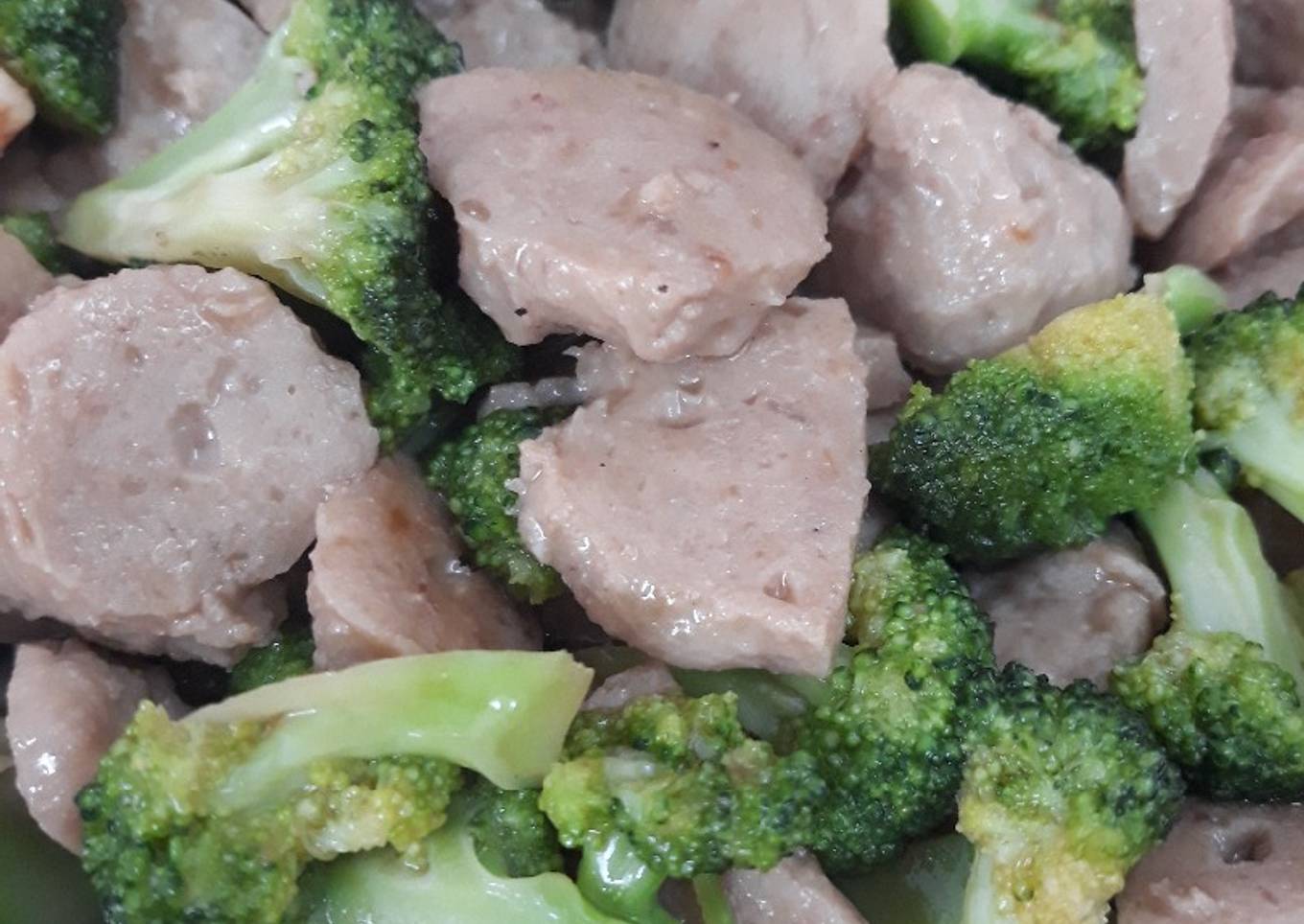 Tumis Brokoli Bakso Simple Sehat