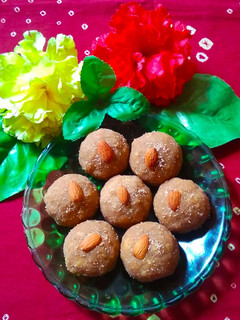 ચૂરમા નાં લાડુ (Churma Ladoo Recipe In Gujarati) રેસીપી મુખ્ય ફોટો