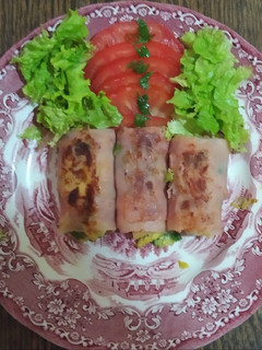 Una foto de #mercado Rolls de tortilla y jamón rellena cebollas de verdeo