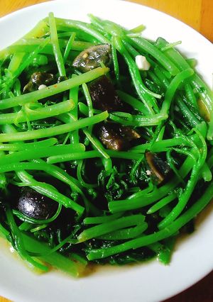 辣炒莧菜皮蛋 的食譜成品照片