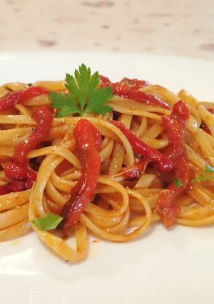 Foto di Linguine con Filetti di Peperoni Rossi