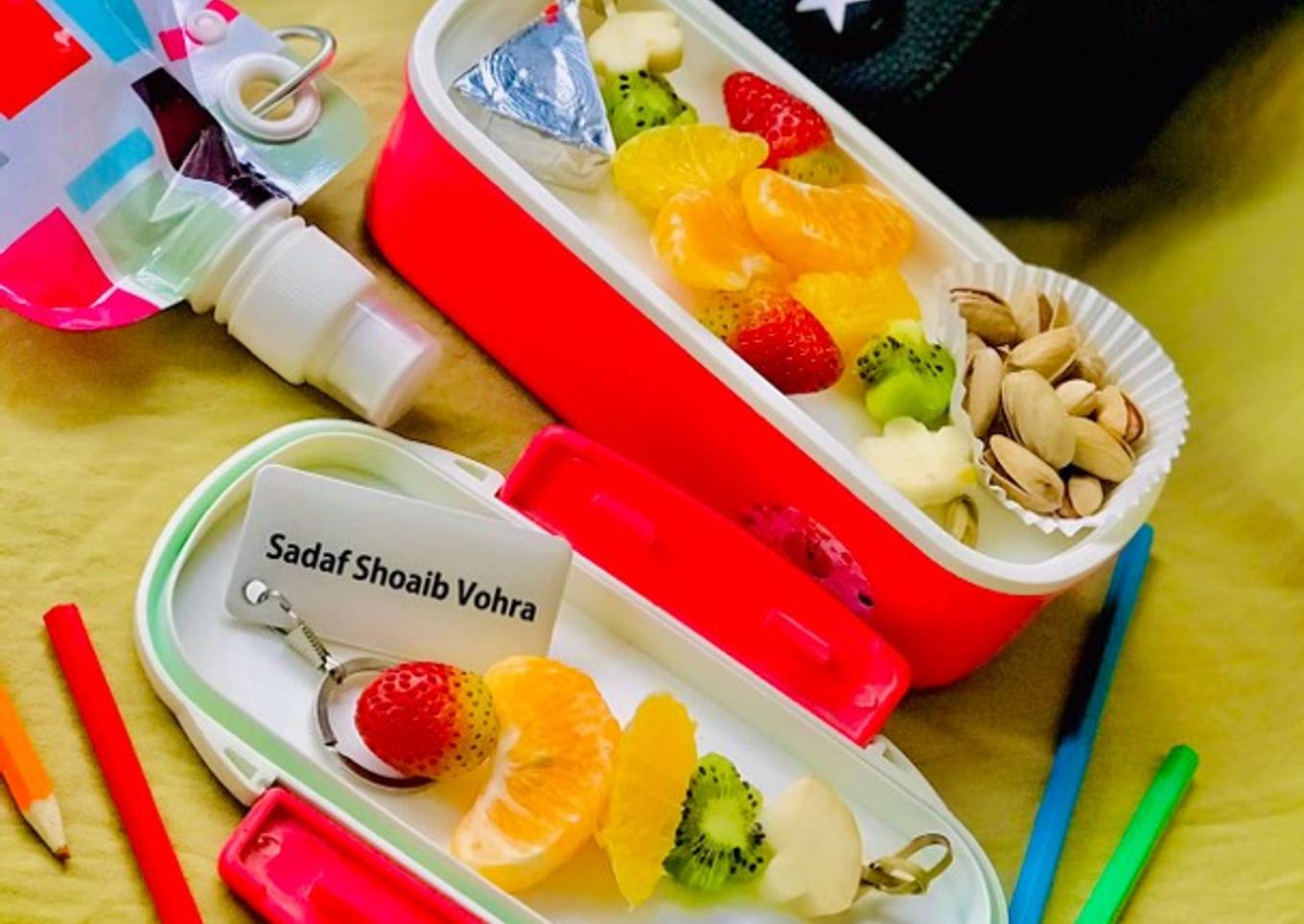 Fruits in skewers / Fruits kabobs