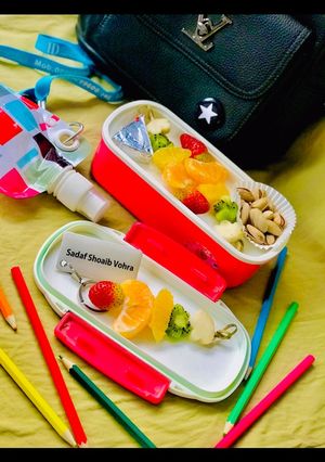 A picture of Fruits in skewers / Fruits kabobs.