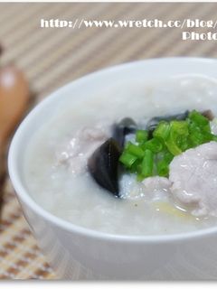 皮蛋瘦肉粥 的食譜成品照片