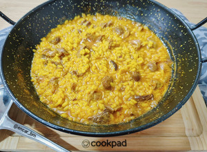 Una foto de Arroz meloso con mollejas de pollo y boletus