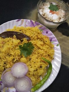 यलो पुलाव (Yellow Pulao recipe in Hindi) रेसिपी मुख्य फोटो