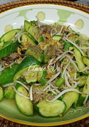Hình của món Dưa leo và giá xào bò.