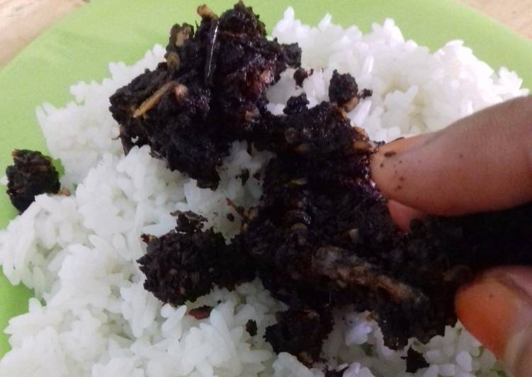 Sambal Teri Kluwek (Biji yang dibuat rawon ya) π