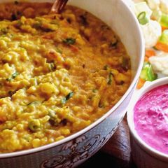 A picture of ⚜️Oats-Moong dal khichdi with beetroot raita⚜️.