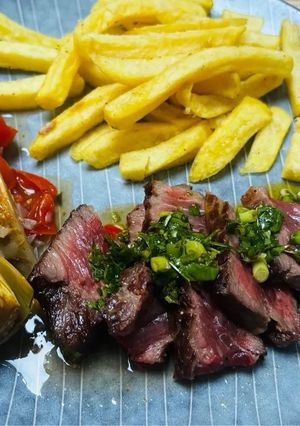 Une photo de Entrecôte sauce chimichurri