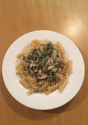 Una foto de Tallarines con crema de champiñón