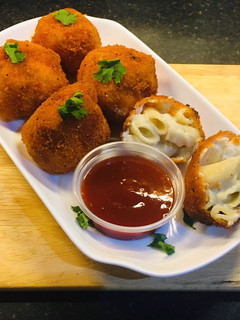 A picture of Mac & Cheese Balls.