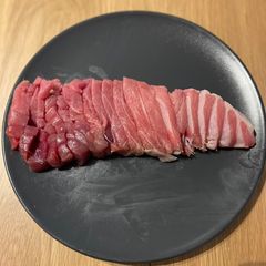 A picture of 🐟 Tuna sashimi cut.