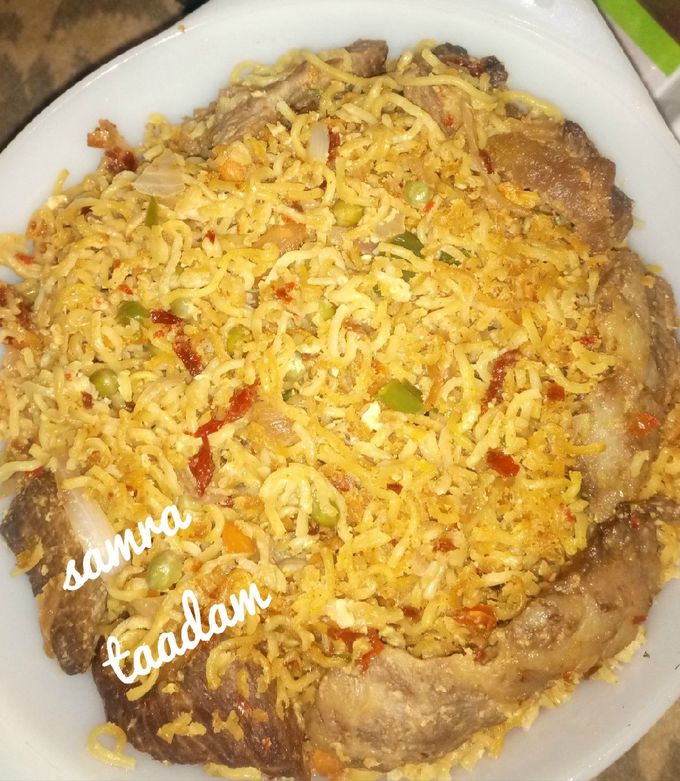A picture of Fry noodles with egg special.